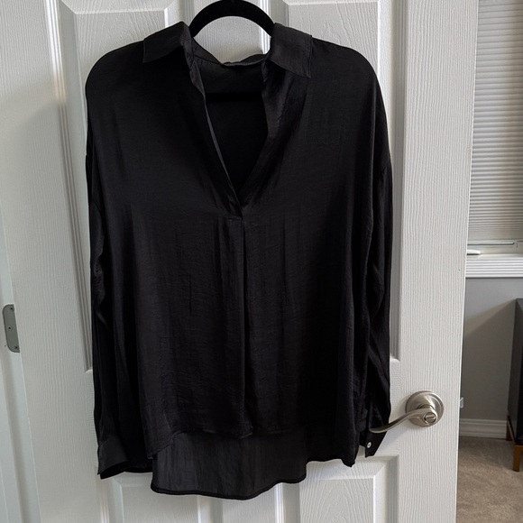 Vici - Chic Black Blouse - Picture 2 of 4